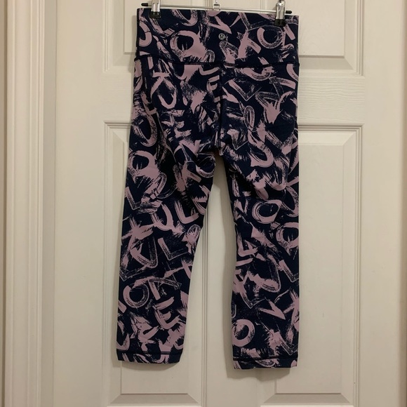 SOLD Wunder Under Crop 21” Size 8 - Picture 5 of 7